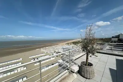 Image de Magnifique Penthouse front de mer vue mer except 90 M2 de terrasse 2 garages.