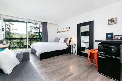 Image de Super Cute Studio Condo walking distance to Creekside Gondola