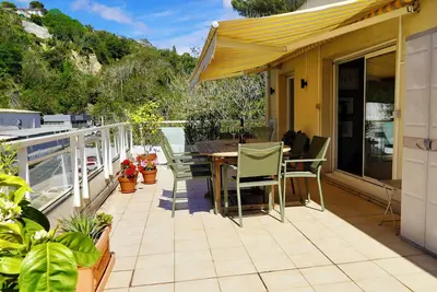 Image de Bel appartement avec clim et une grande terrasse- piscine dans la residence.