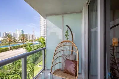 Image de 2 Br Apt -Balcony- Resort w/Pool - Gym