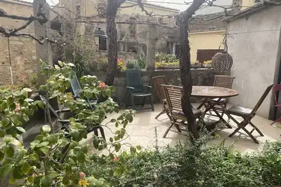 Image de Appartement T2 dans village Typique.