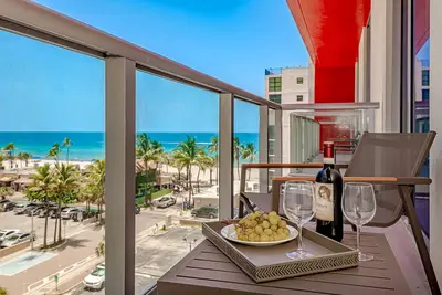 Image de Steps from the Hollywood Boardwalk