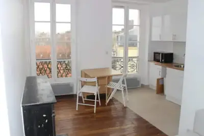 Image de 2 pièces paisible avec vue dégagée sur Versailles à 10 minutes à pied du château