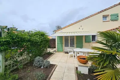 Image de Maison avec Piscine, Tennis et Lac - Proche Forêt et Plages - Les Mathes