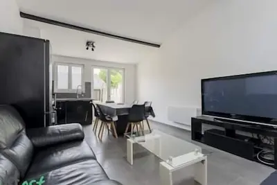 Image de \"black\" Rdc avec extérieur 4 personnes