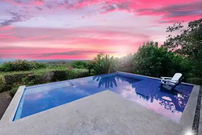 Image de Espectacular villa con 3 habitaciones y 3 baños