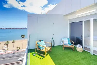 Image de Flatguest Luxury Beach Terrace Loft + Wifi