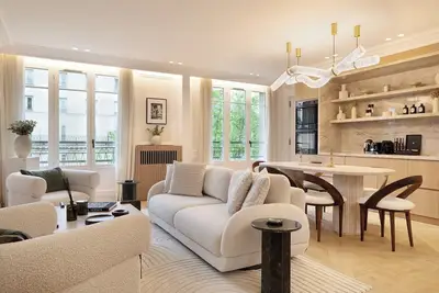 Image de Un Luxueux 3-Ch/3SdB avec Services aux Champs Elysées
