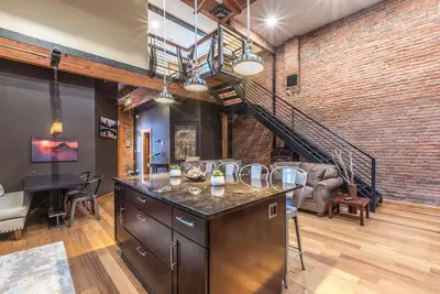 Image de New Listing! Beautifully Updated Loft and Studio- The Heart of Downtown Ouray