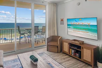 Image de Azure #613 Updated top floor 3 bdrm sleeps 10! Views Galore! .