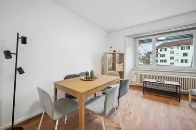 Image de Zürich 2br Apt: Essential Comfort & Access