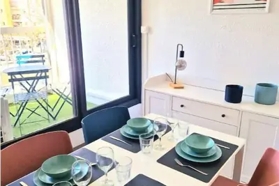 Image de L'escapade Gruissanaise au port de Gruissan, loggia et piscine en saison