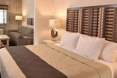 Image de Elegant Stay with On-Site Bar & Patios Sunset Views! Rustic Ambience