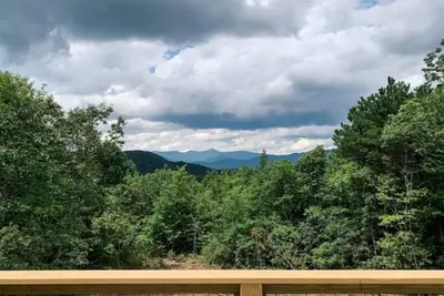 Image de Family-Friendly Mountain Home with Stunning Blue Ridge Mountain Views.