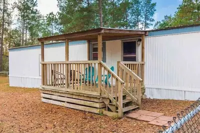 Image de Millers Landing, 5 minutes from Humphrey boat ramp. Swimming pool/tennis courts