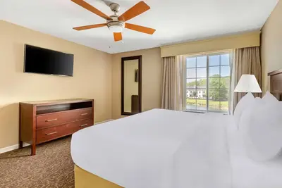 Image de Comfort and Convenience! Unit with Full Kitchen, Onsite Swimming Pools!