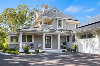 Image de Not a Cottage, but a Castle!