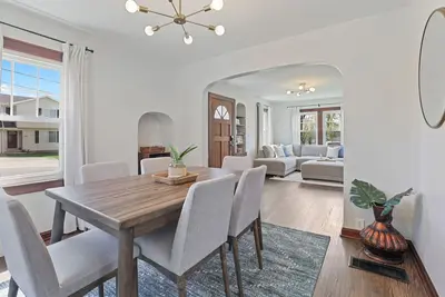 Image de Cottage on Park - Close to Lake!