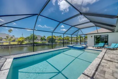 Image de Villa Calm Waters - on water, pool & spa, cozy and quiet