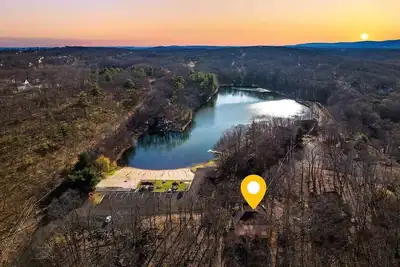 Image de Pocono lakeside retreat | Pool Table | Fire pit