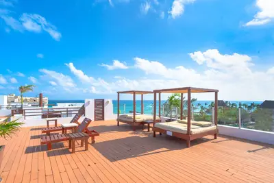 Image de Beachside Condo with 2 Br, Rooftop, Pool - At Casa del Mar, Condo Clara
