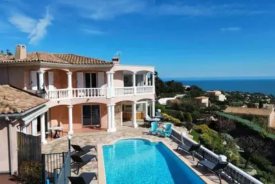 Villa vue mer piscine