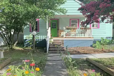 Image de Lullaby at the Lake - 1 bed 1 bath bungalow - Sleeps 4! Small pets welcome!