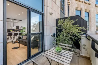 Modern Apartment City Center with Balcony