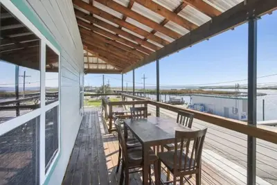 Image de Fishing mobile home- sleeps 6. Fish cleaning station & bbq pits.