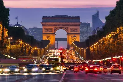 Image de 230m2 next to the prestigious Ave Montaigne-the French fashion tree lined Blvd