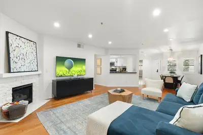 Luxury 2br in Biltmore Gated + Garage