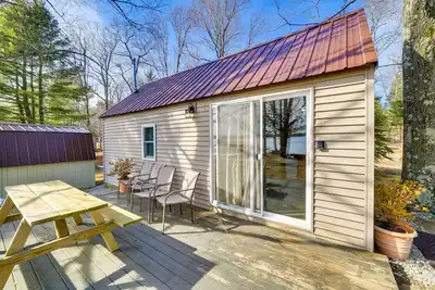 Image de Lakefront Newberry Studio w\/ Fire Pit!