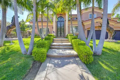 Image de Spacious Fullerton Villa w\/ Private Pool & Hot Tub