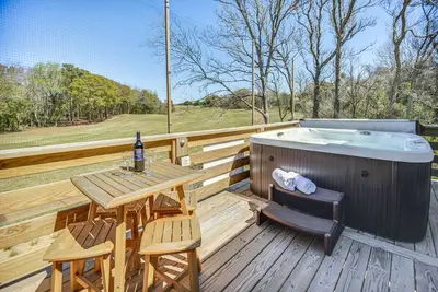 Image de Kitty Hawk Apartment w/ Hot Tub - 1 Mi to Beach!