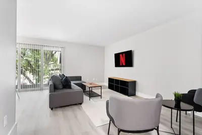 Image de Elegant Escape Prime Location & Style
