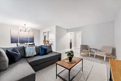 Image de Stylish & Spacious Getaway Near Downtown