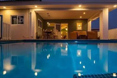 Image de Sunny & Breezy, Tropical 3 Br villa with pool