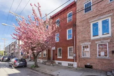 Image de No-frills 3br with 2-car Parking