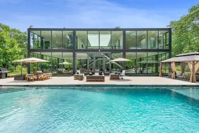 Image de Private Oasis - Glass Villa - East Hampton - Pool