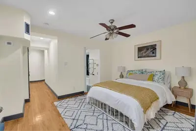 Image de Midterm West Village Summer Townhouse Pet-Friendly