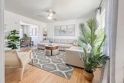 Image de Hot Tub, Yard, 4br, Dogs Ok, Walk 2 Dining