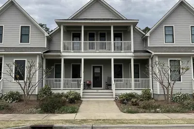 Image de It is located between downtown Southern Pines and Pinehurst Golf Resort.