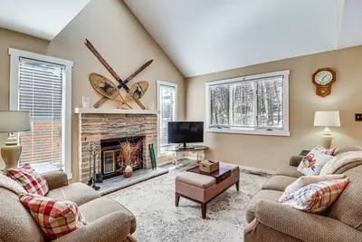 Image de Walk to Lake: Townhome w/ Deck on Big Boulder Mtn