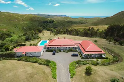 Image de Cape South Estate - idyllic character property in rural setting close to beaches