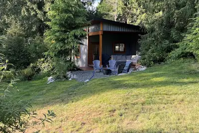 Image de \"Charming Cabin's Retreat: Pet-Friendly Haven with Sauna, Close to Stores, Lakes