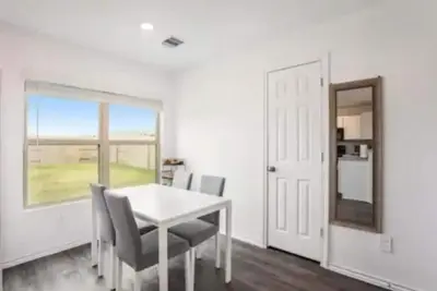 Image de Cozy retreat in the crux of Katy