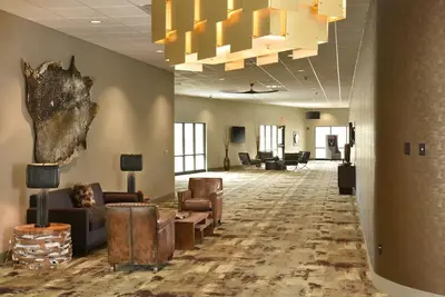 Image de Stoney Creek Tulsa, Expanded King Executive, Living Room | 3 Units