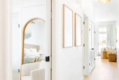 Image de Coastal, riverview + walkable condo with parking!