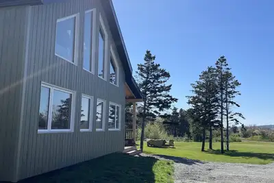 Image de Chalet Gedouque, a tranquille retreat located on the Cabot Trail with waterfront views