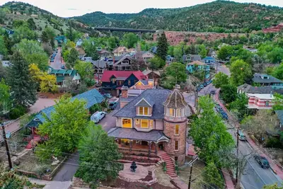 Image de 1880 Historic Richardsonian Romanesque Manitou Springs Award-winning Restoration